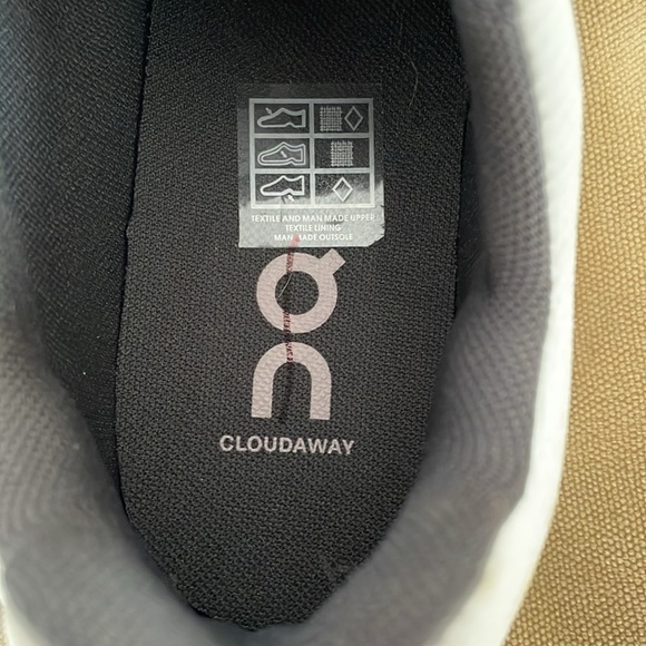 On Cloud Away Brand New Without Box - Picture 4 of 7
